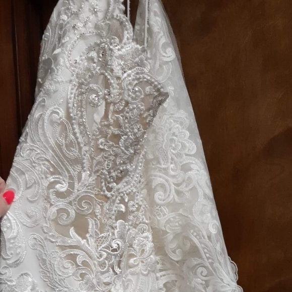 Brand new, never worn ,wedding dress - Picture 11 of 11